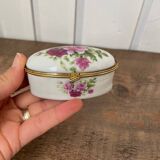 Oval pill box