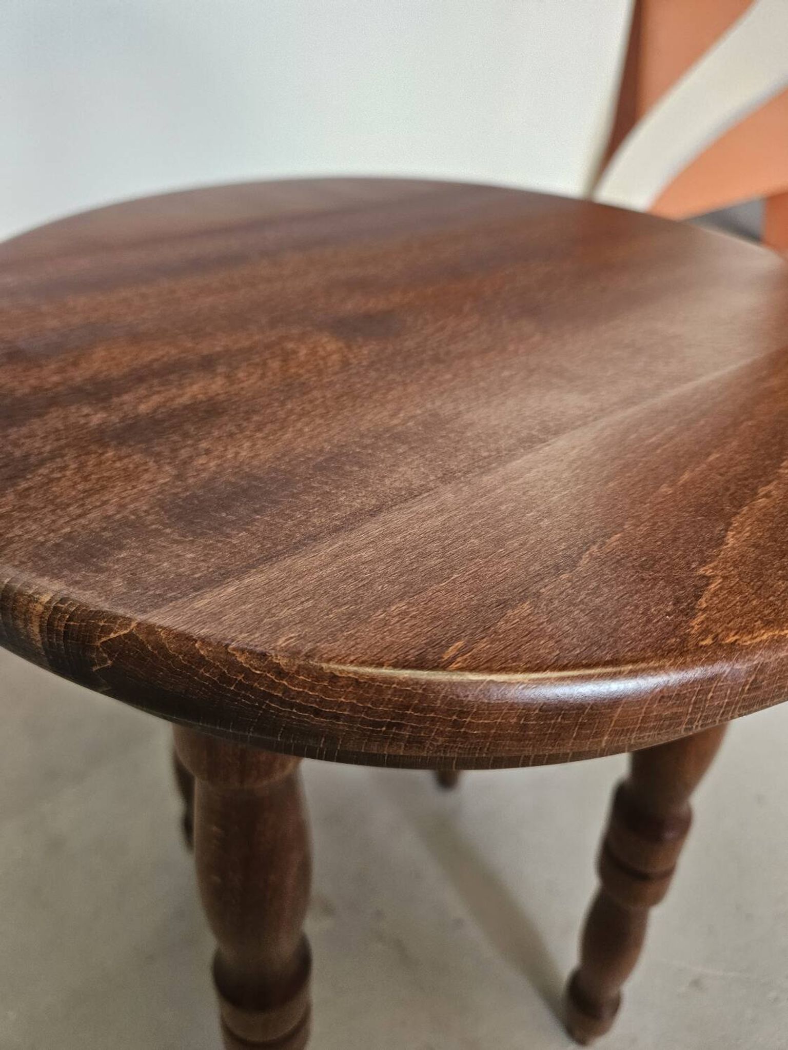 Tabouret en bois massif