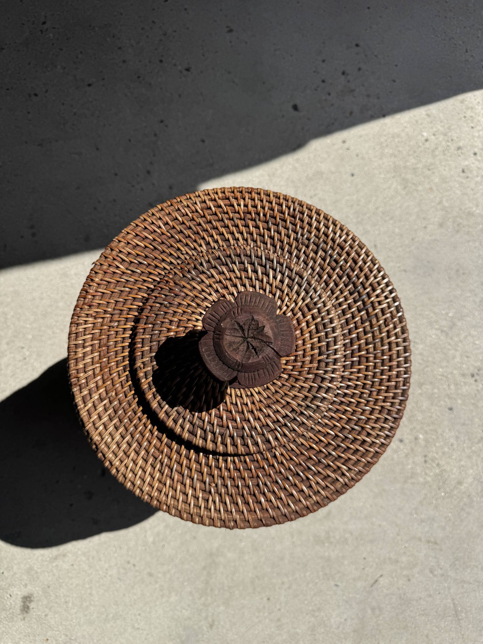 Large Indonesian wicker fishing basket with lid H65 D33