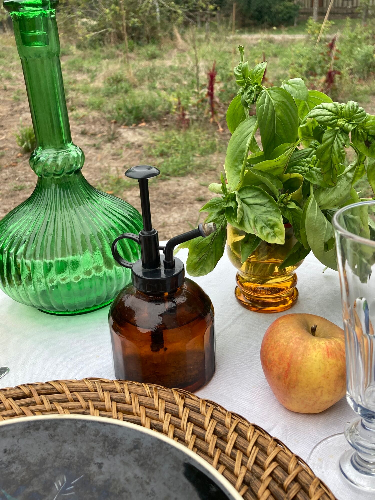 Hong Kong brown glass sprayer / bottle