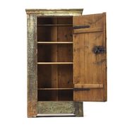 Armoire de mariée peinte en art populaire de ferme rustique et vieillie