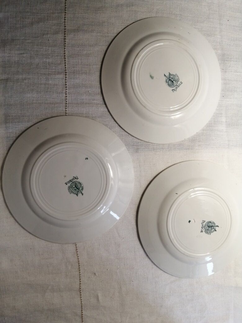 3 plates Moulin des loups Service Provence