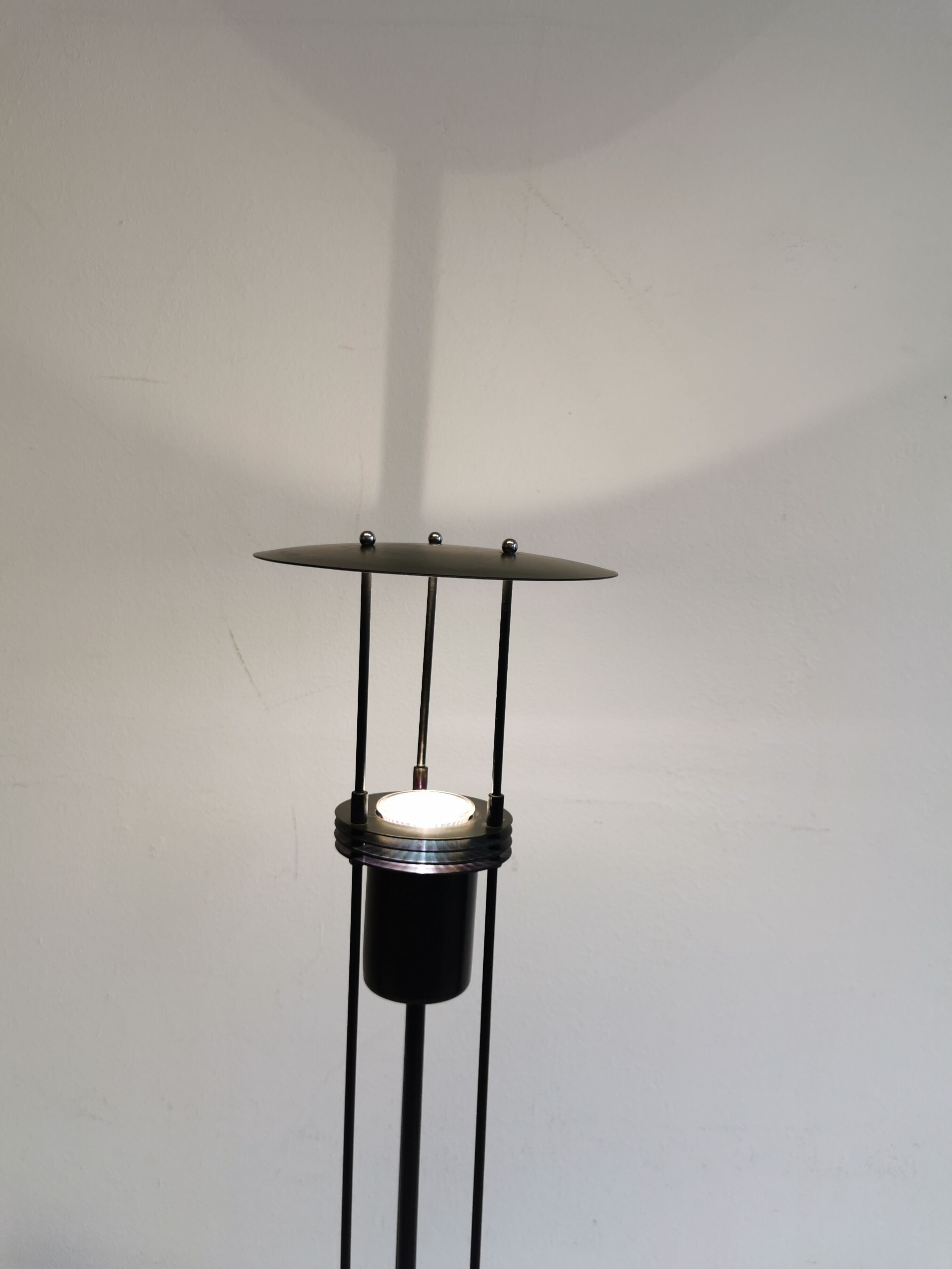 Table lamp in black colour