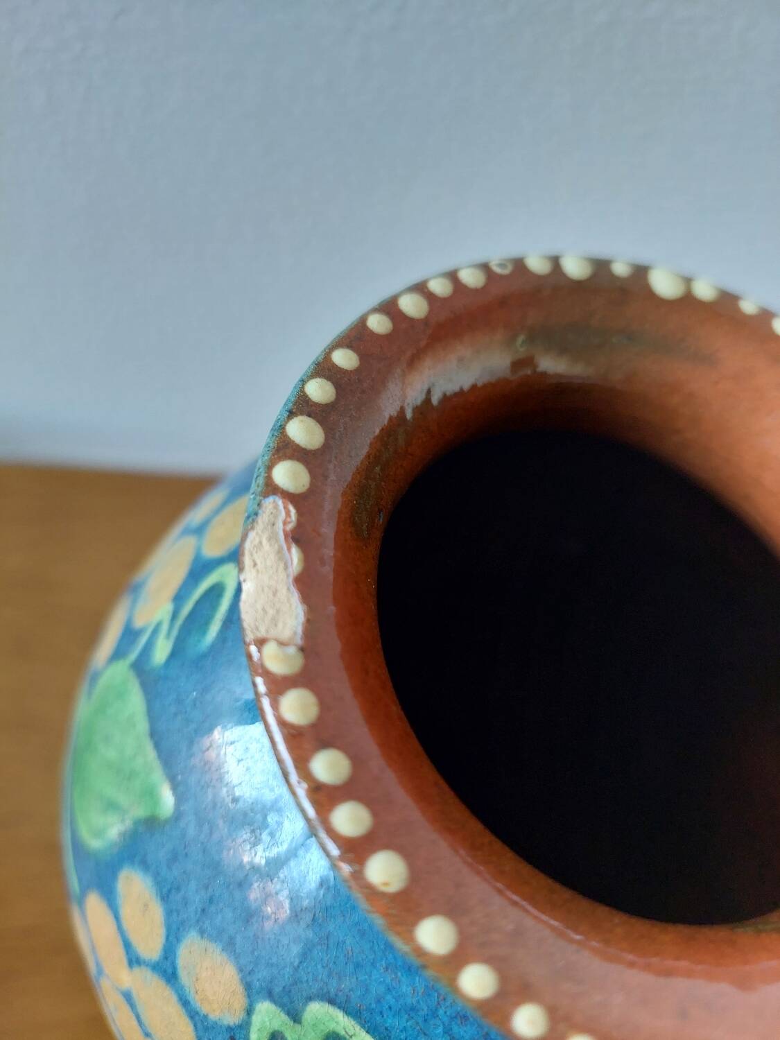 Pair of Primavera vases in blue ceramic with plant decoration 1920-1930