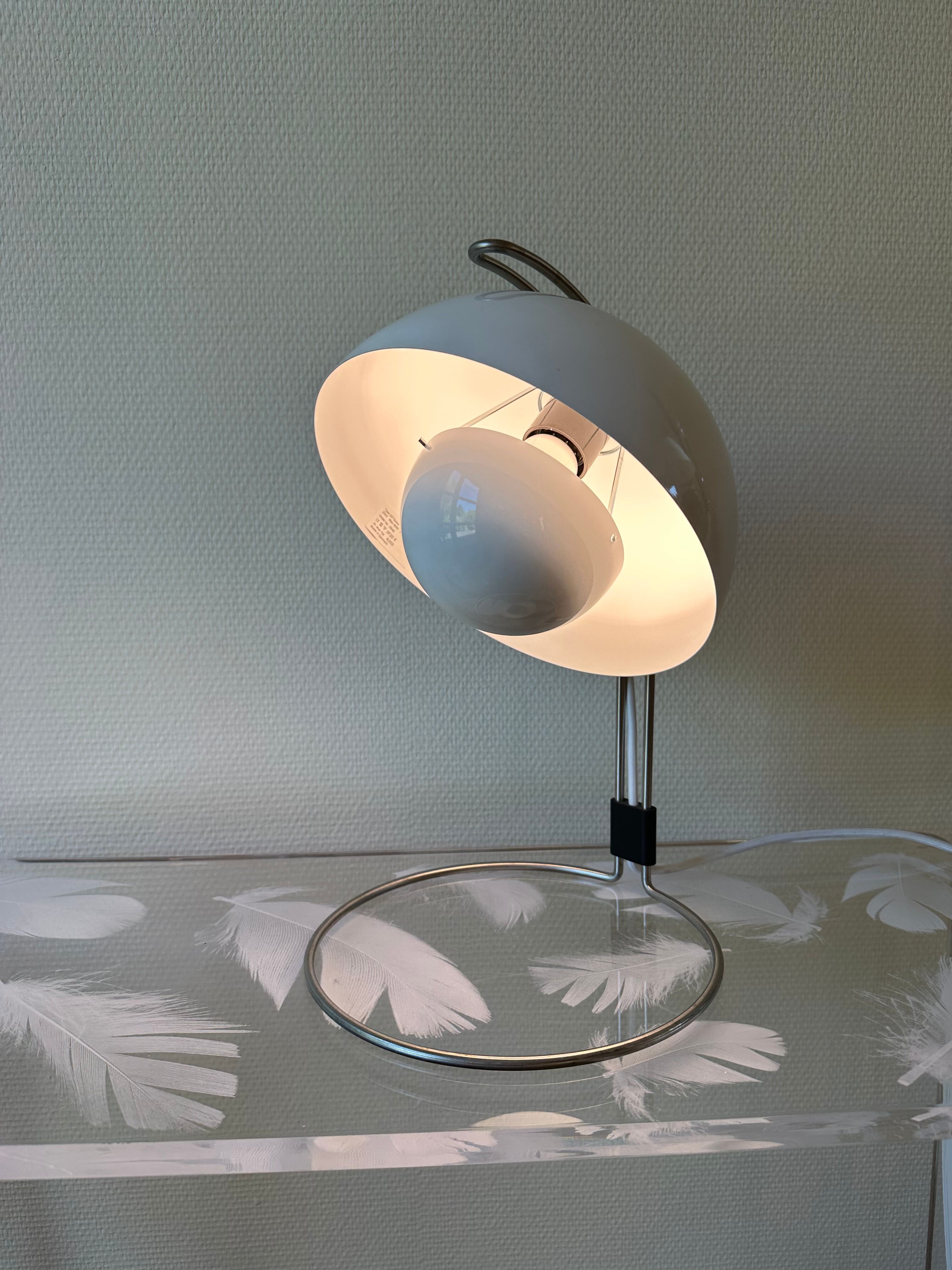 Vener Flowerpot Lamp Panton VP4 bright white And Tradition