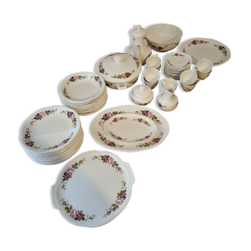 Vintage tableware service in Gien earthenware, "Champs" model with roses – An