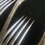 12 fourchettes de table en métal argenté
