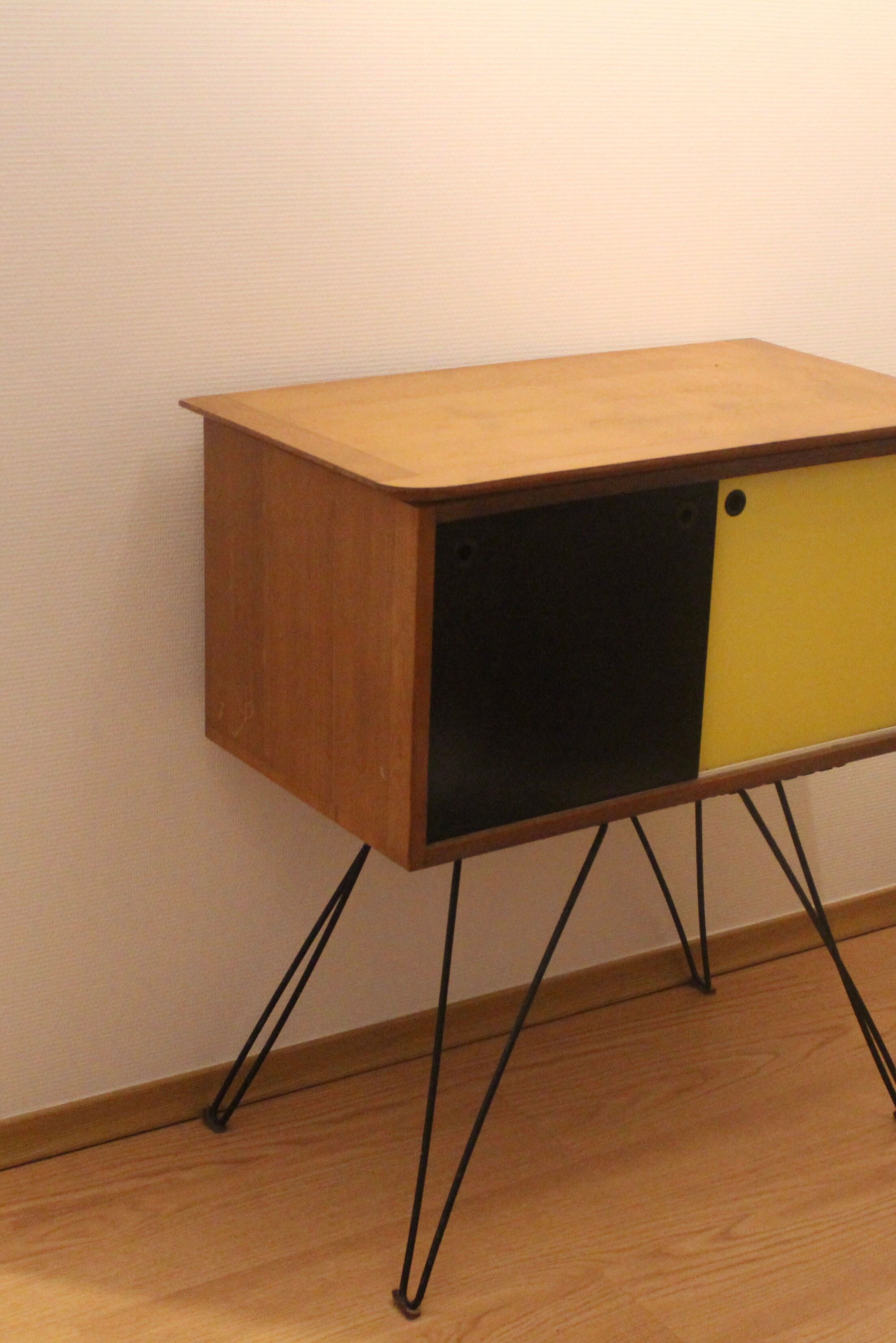Meuble de rangement des années 50