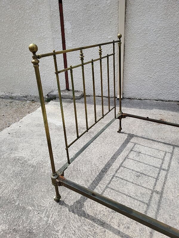 Lit en laiton dore 140 x 190 en couchage