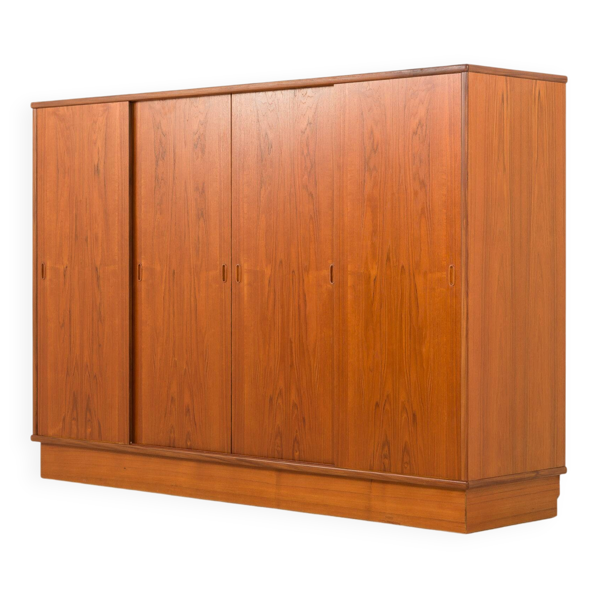 Armoire en teck danoise grande des années 1960.