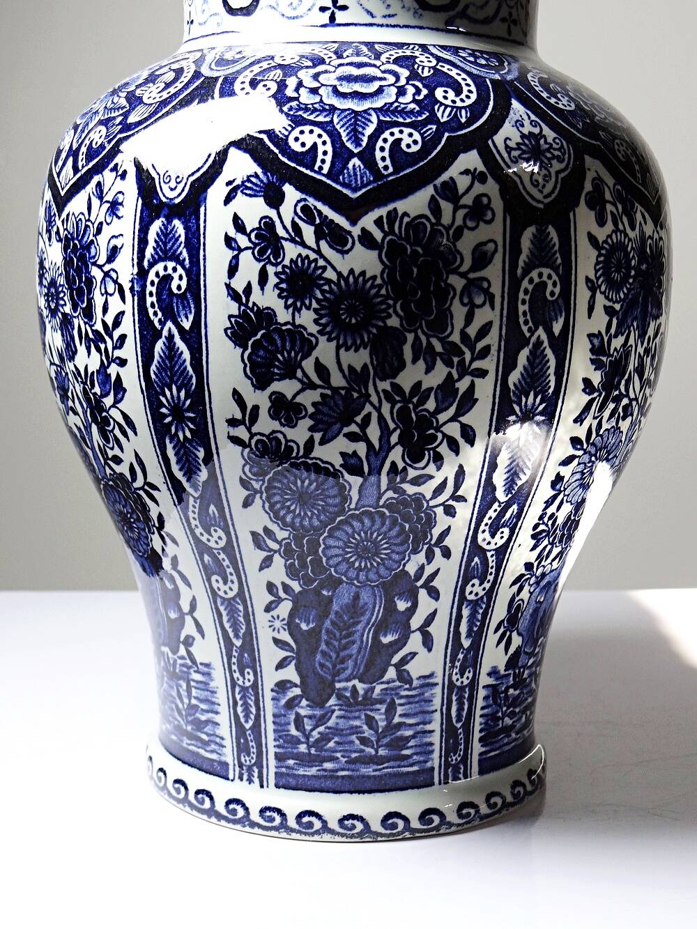 Large covered vase Boch Holland Royal Sphinx in Delft blue earthenware.