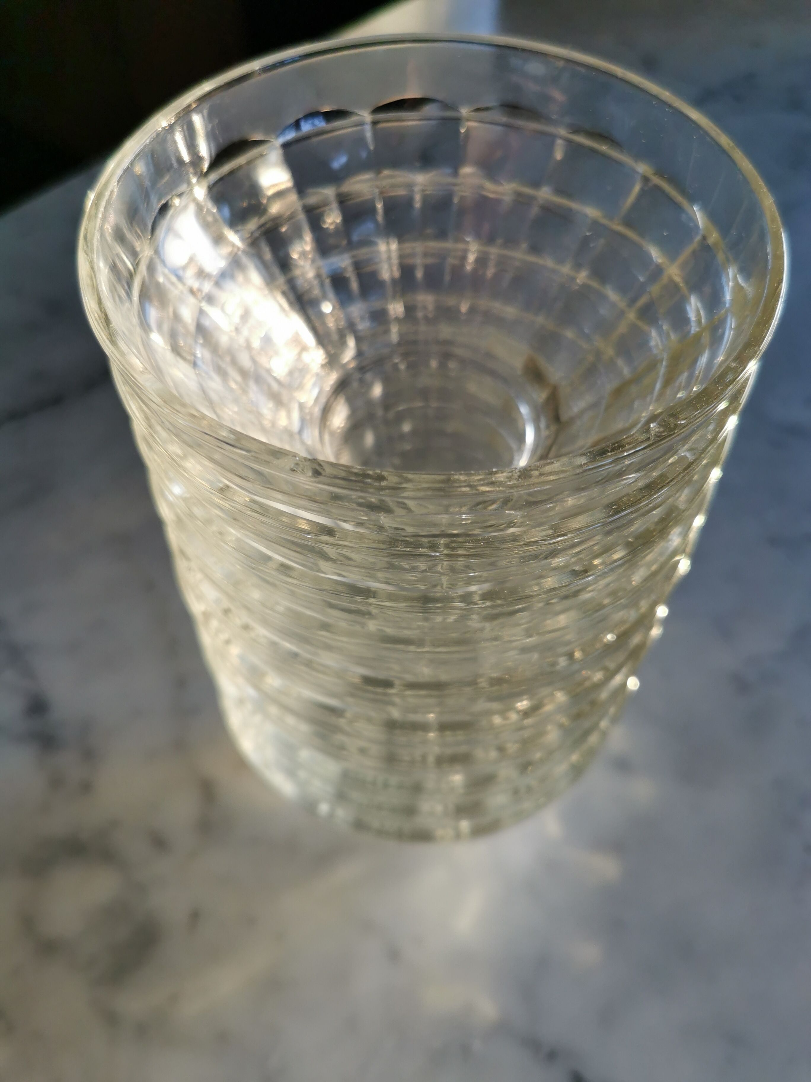Lot de 10 coupelles anciennes en verre à facettes