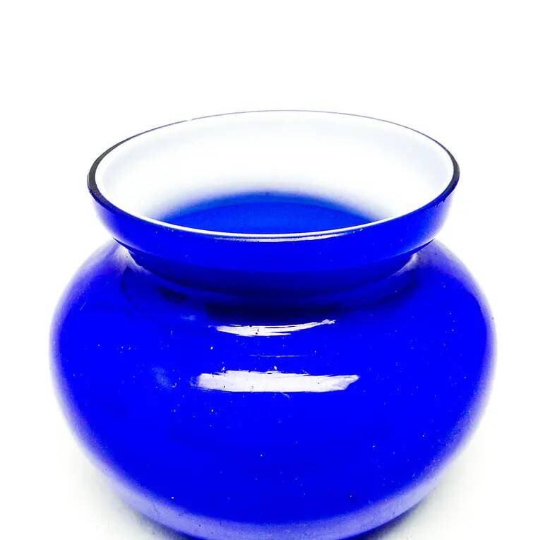 Vase postmoderne, verre bleu, Pologne, années 1970