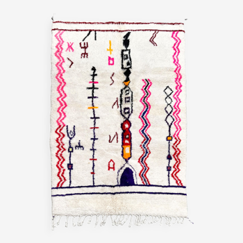 Tapis berbère marocain Azilal écru à motifs colorés 236x157cm