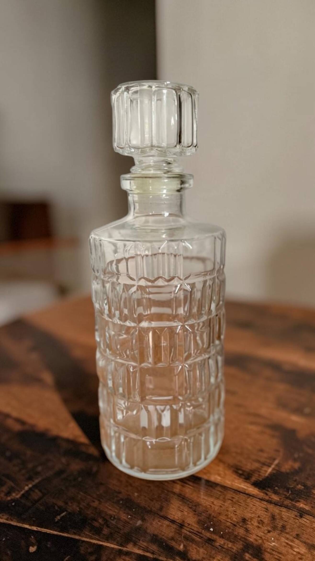 Bottle flask carafe with thick cut glass stopper