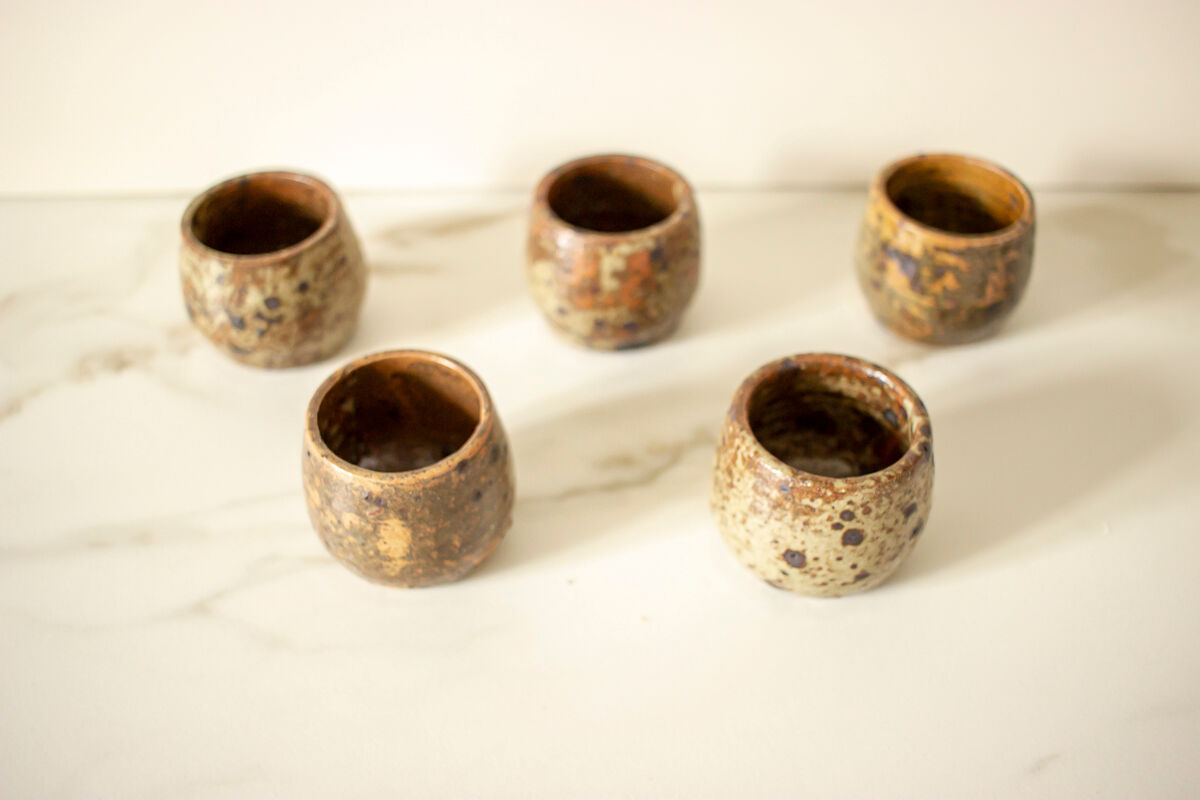 5 ramequins, coquetiers en grès pyrité
