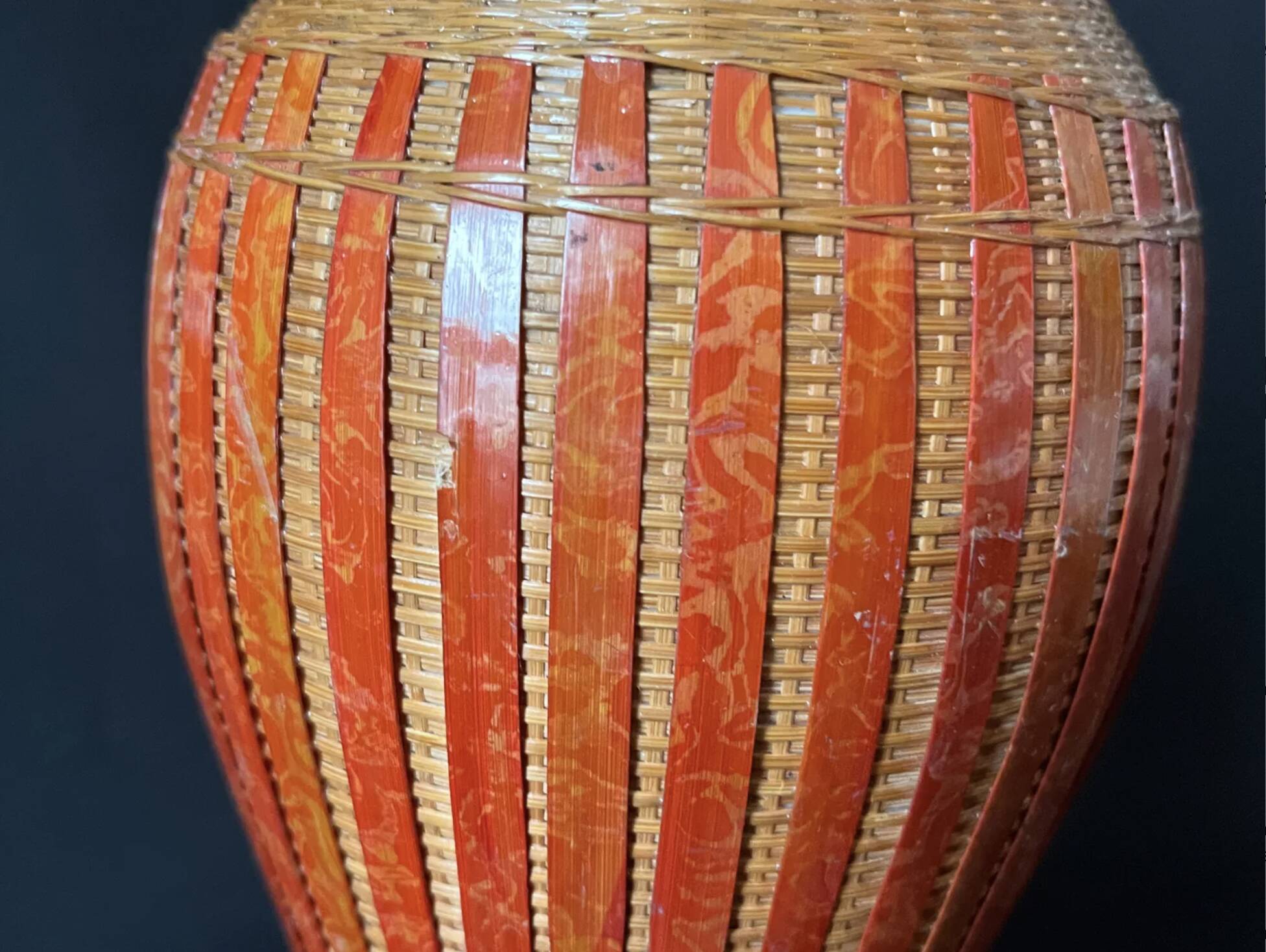 Vintage 1970s Chinese lamp base in woven bamboo on a porcelain vase