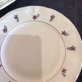 Lot de 7 assiettes et un plat Diguoin