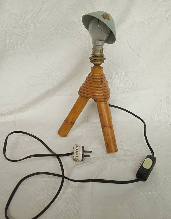 Vintage rattan table lamp – Tripod – Original porcelain socket –
