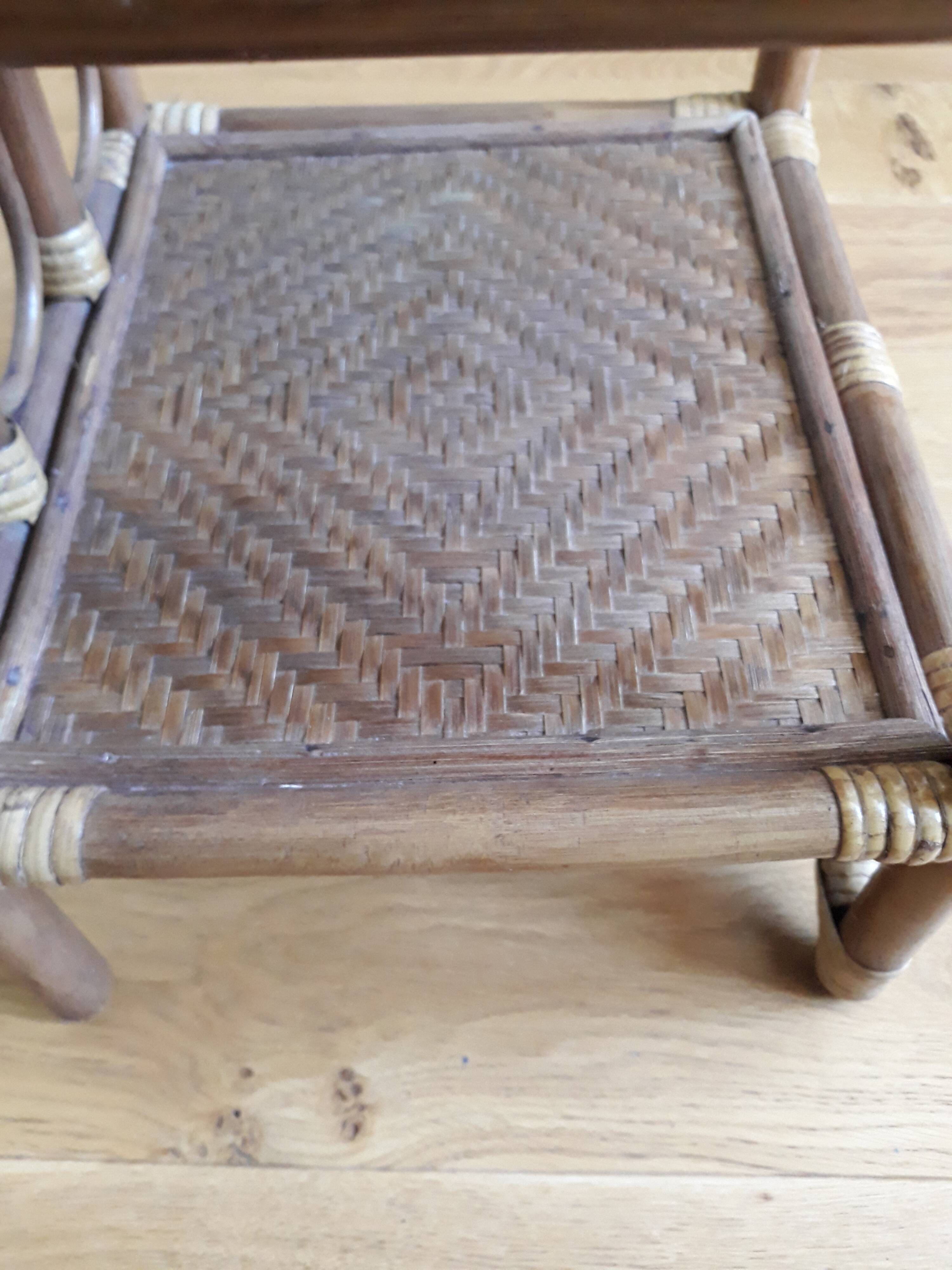 Light rattan shelf with canning