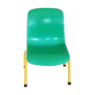 Chaise verte d'école pour enfant