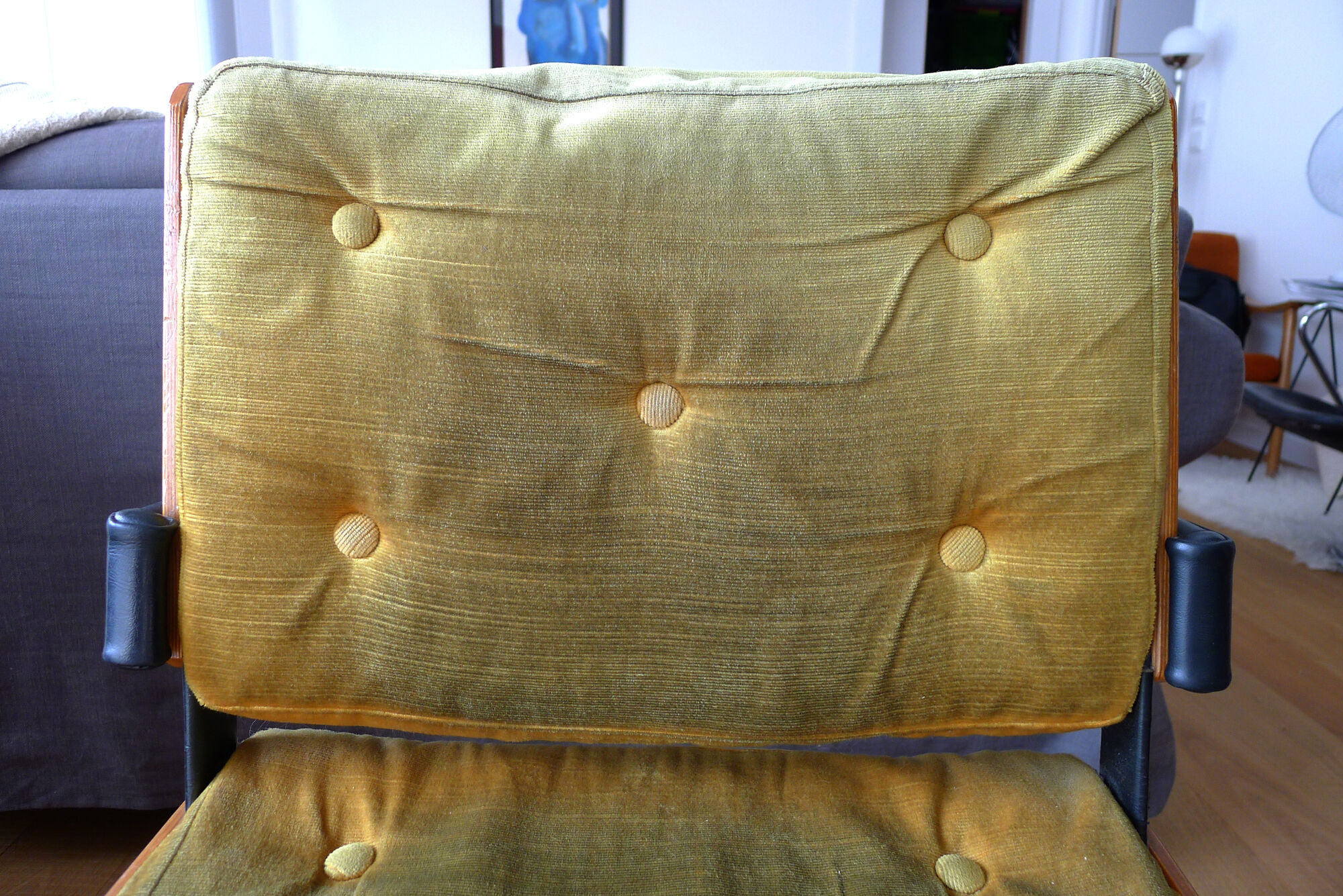 Chaise de chez Modern'Tube série Marcom
