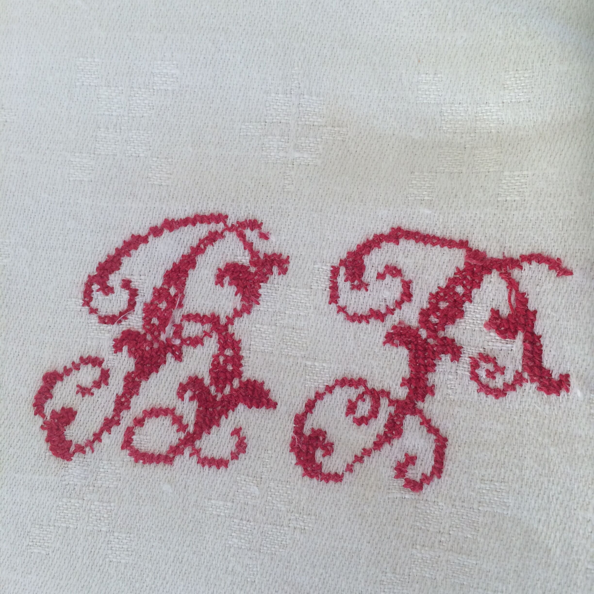 Lot de 14 serviettes blanches et anciennes avec initiales rouges