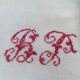 Lot de 14 serviettes blanches et anciennes avec initiales rouges