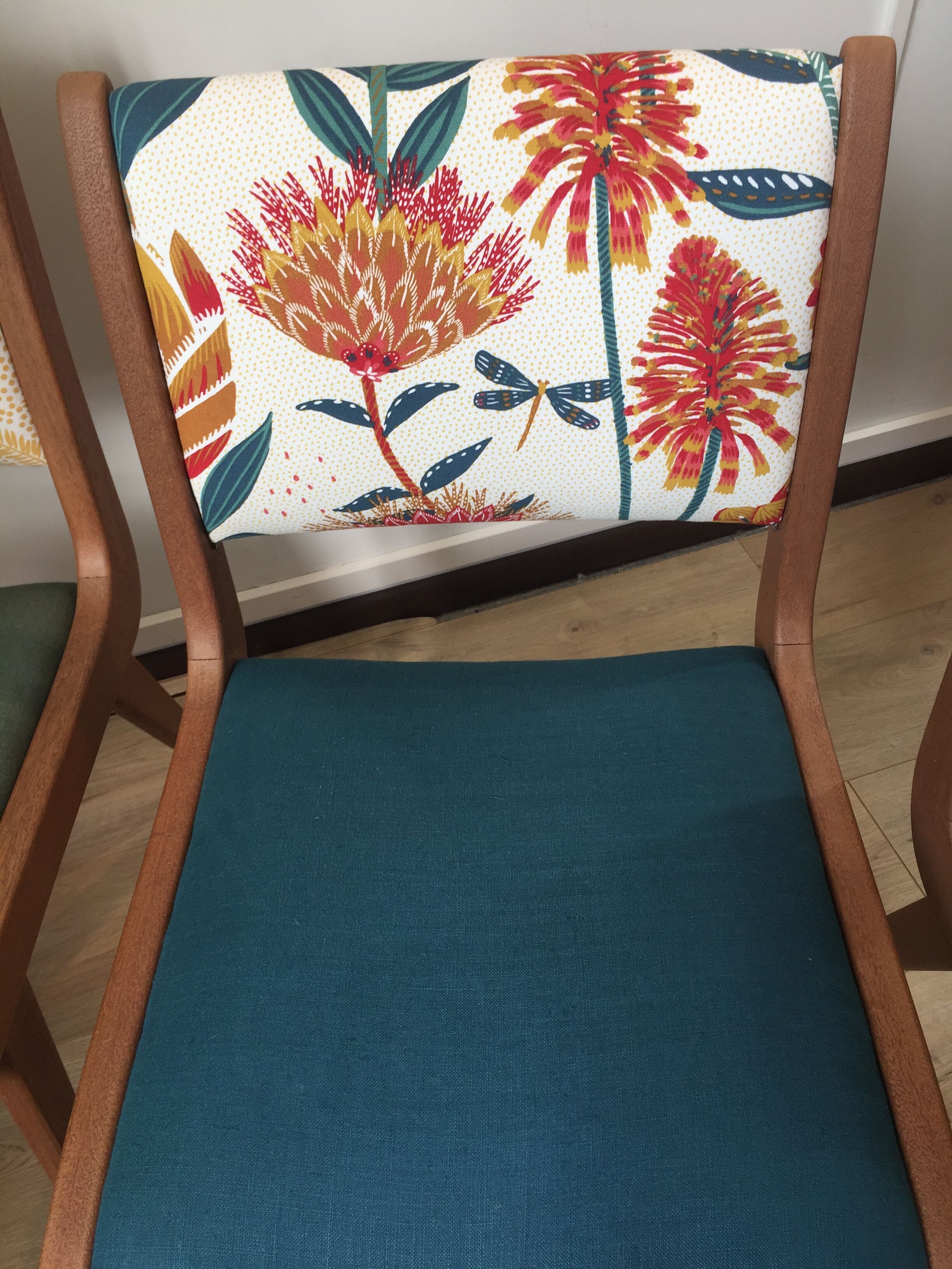 Suite of 4 vintage chairs 70 years