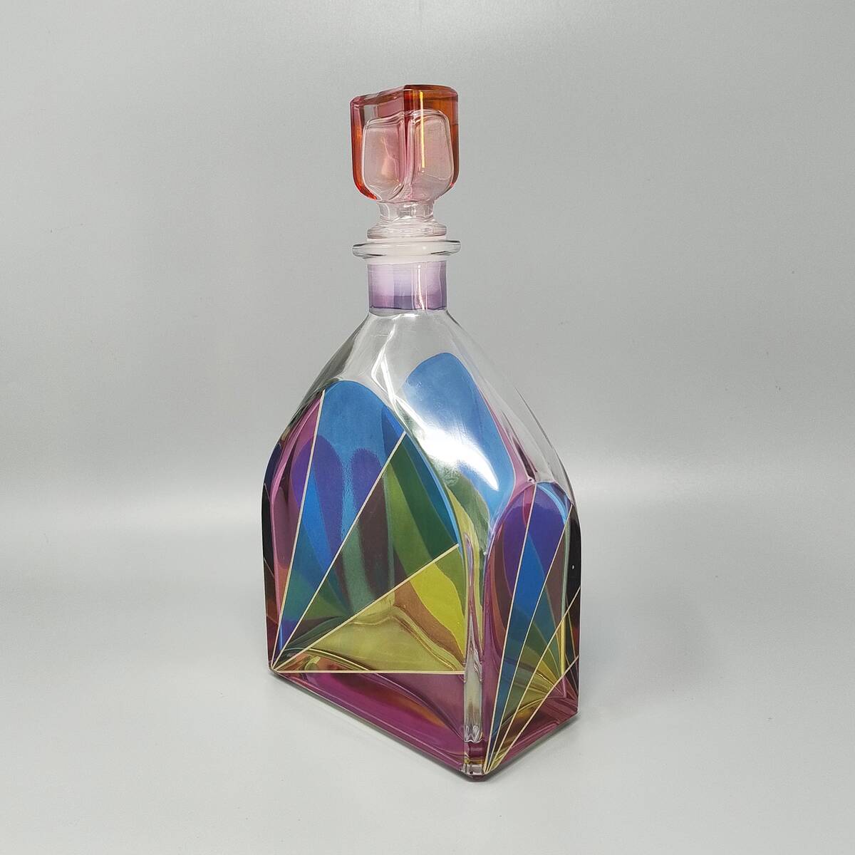 Carafe ou bouteille décorative d'exception des années 1970, signée Luigi Bormioli. Fabriquée en Italie.