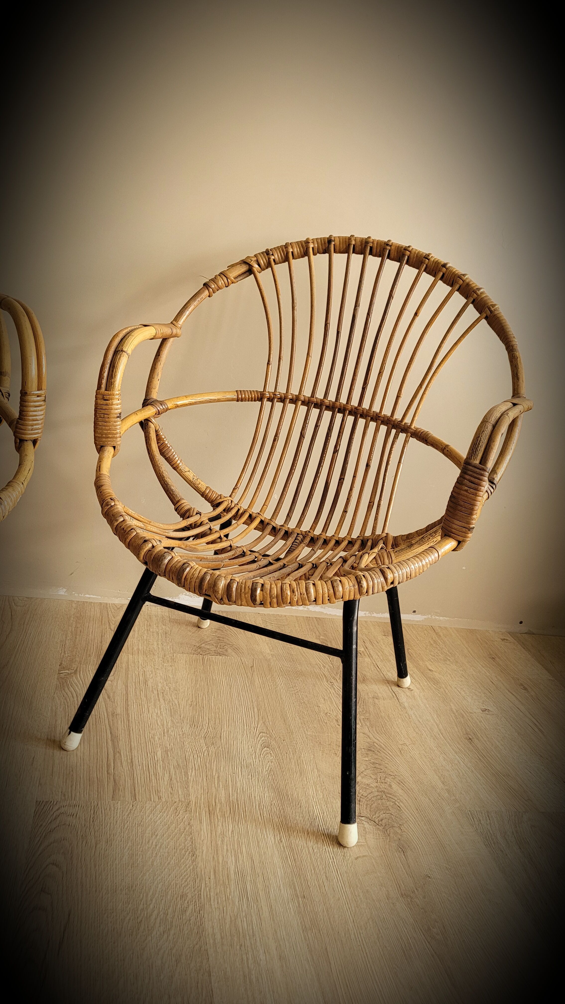Duo rattan chairs