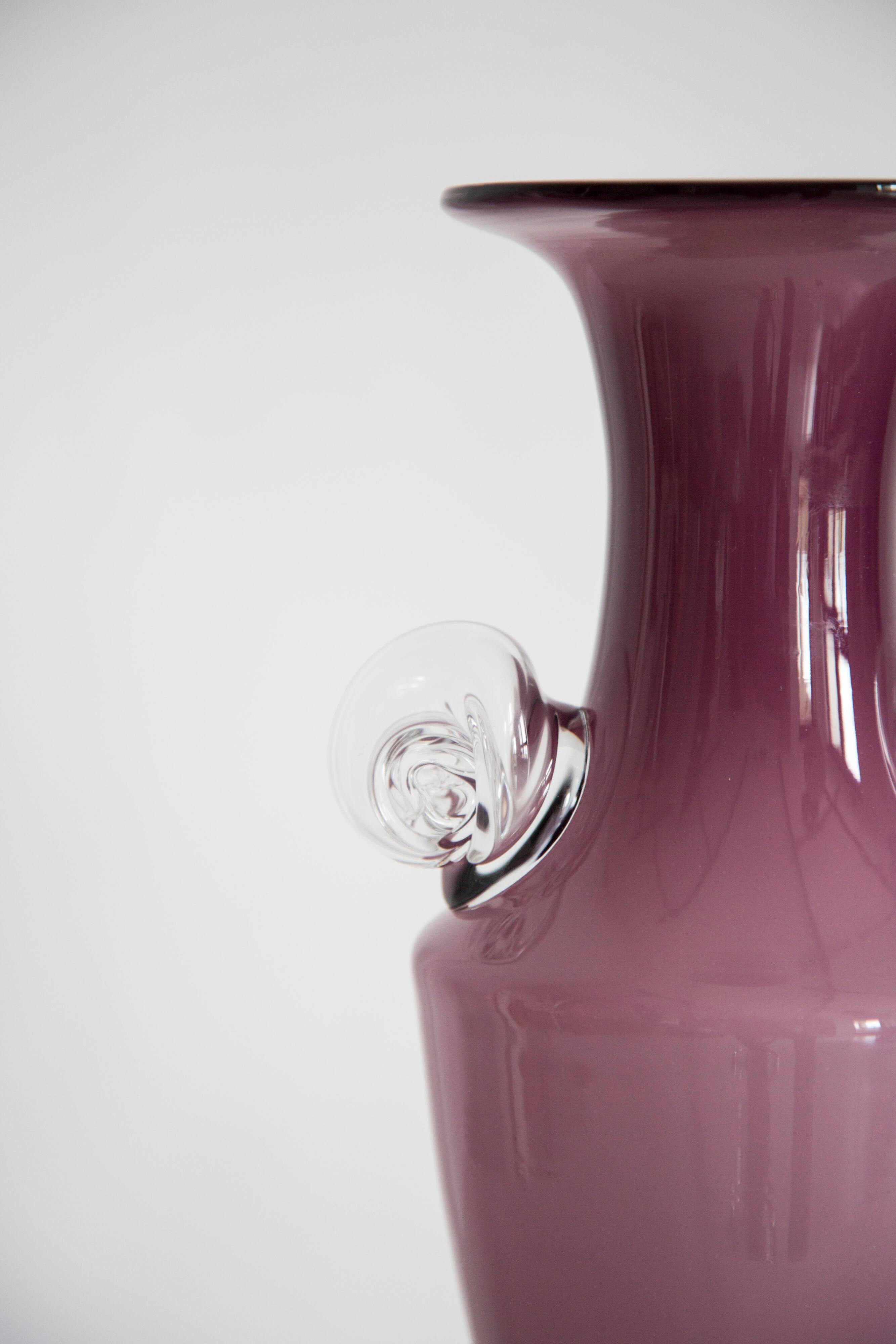 Vase décoratif en verre violet vintage de style milieu du siècle, Europe, années 1960