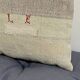 Coussin artisanal en toile ancienne style Kilim