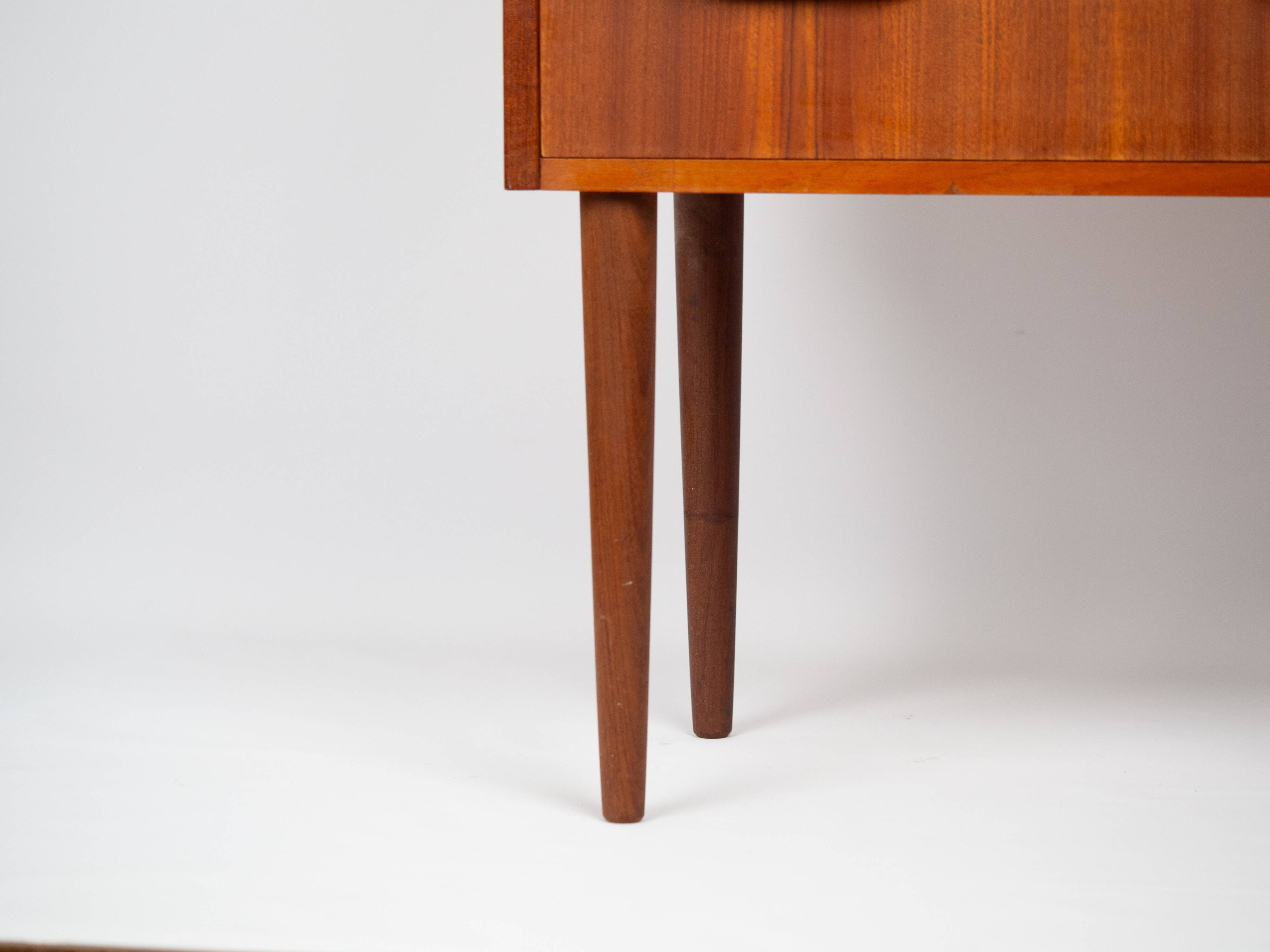 Table de chevet danoise en teck, années 1960