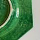 Plat néoclassique octogonal perles en terre vernissée vert XL