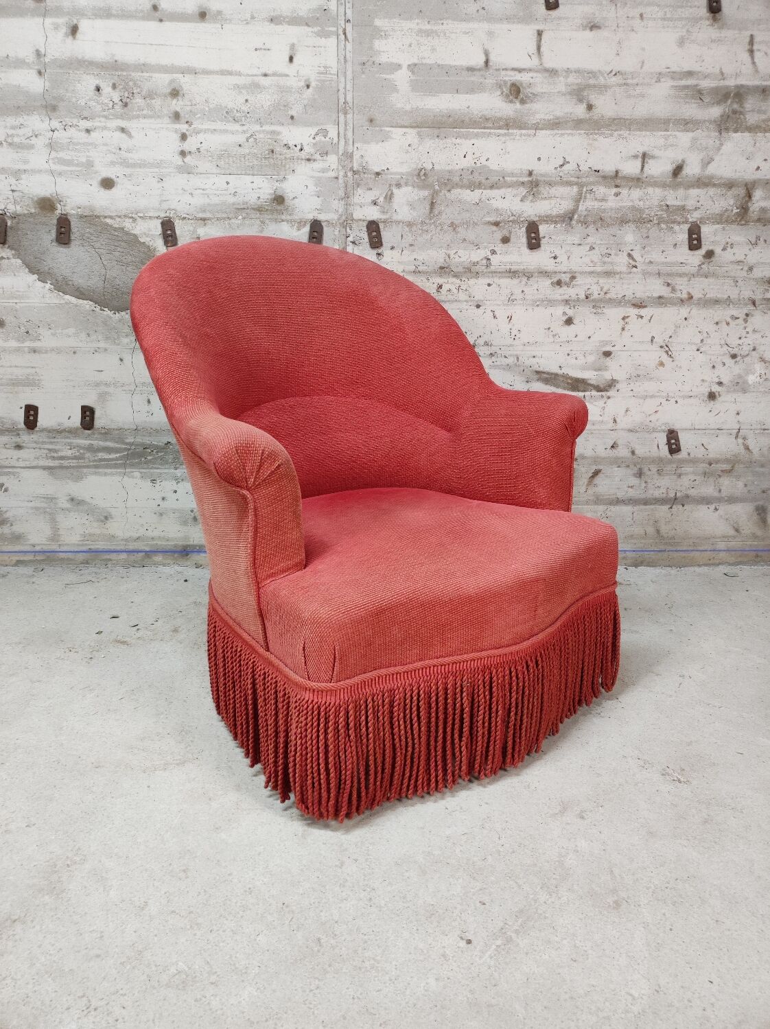 Pink toad armchair