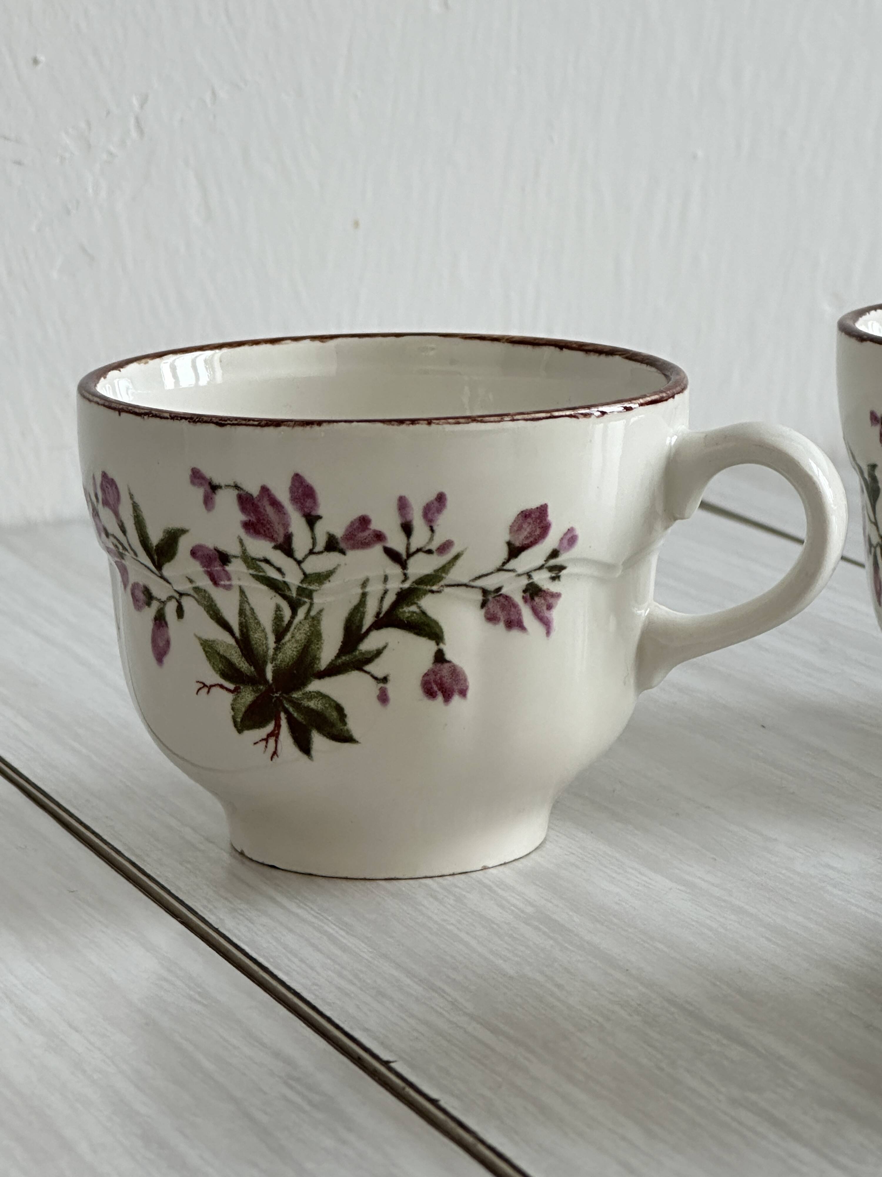 Tasses à café florales Pagnossin en faïence, Trévise, Italie.