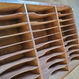 Compartmented wooden shelf