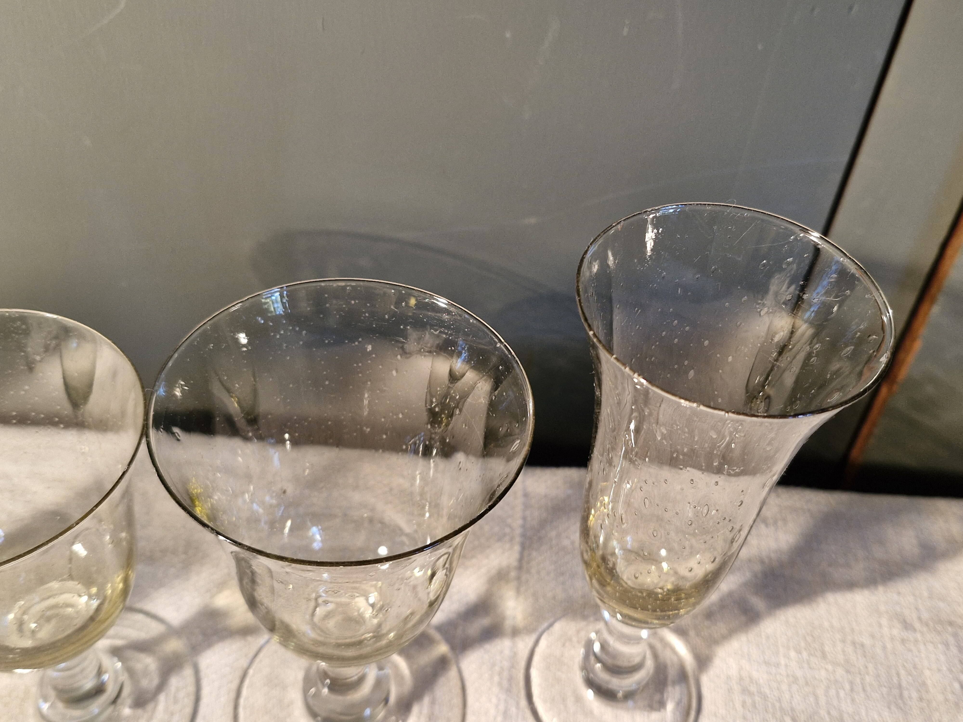 4 old blown glasses, 2 champagne flutes, 2 glasses