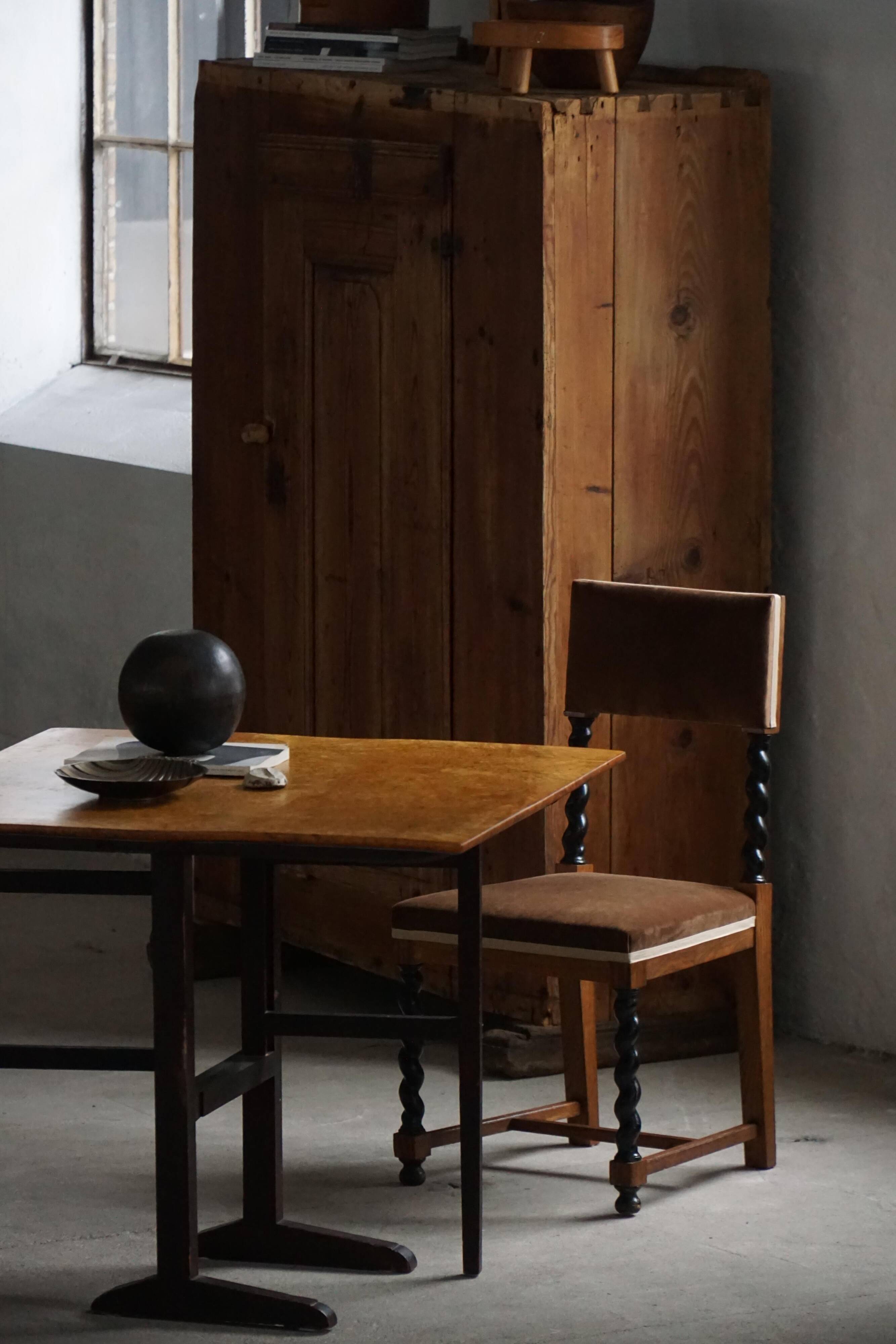 Antique Swedish table with a tilting top from the early 19th century in birch, 1800-1850s.