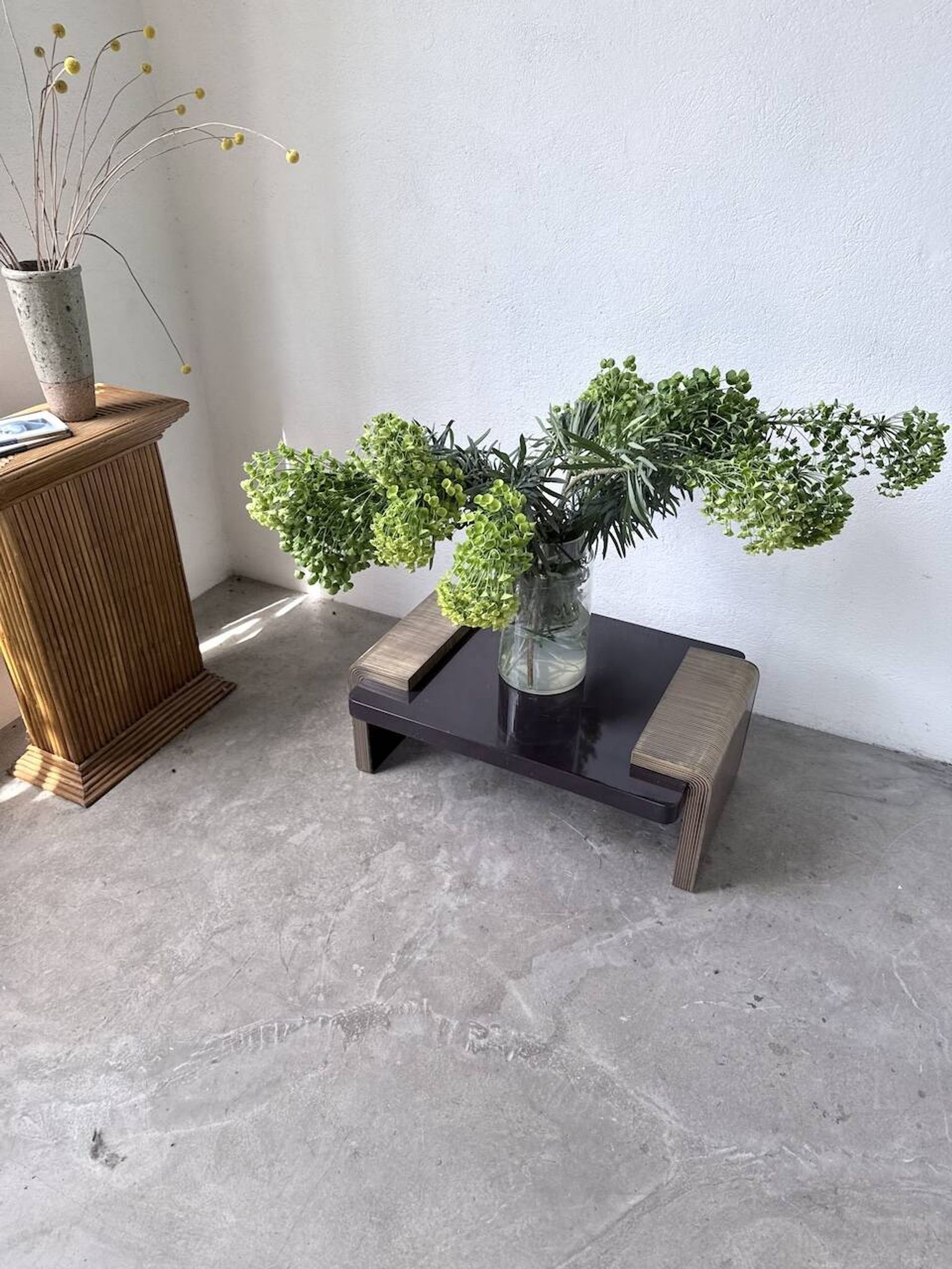 Art Deco coffee table in lacquer and brass
