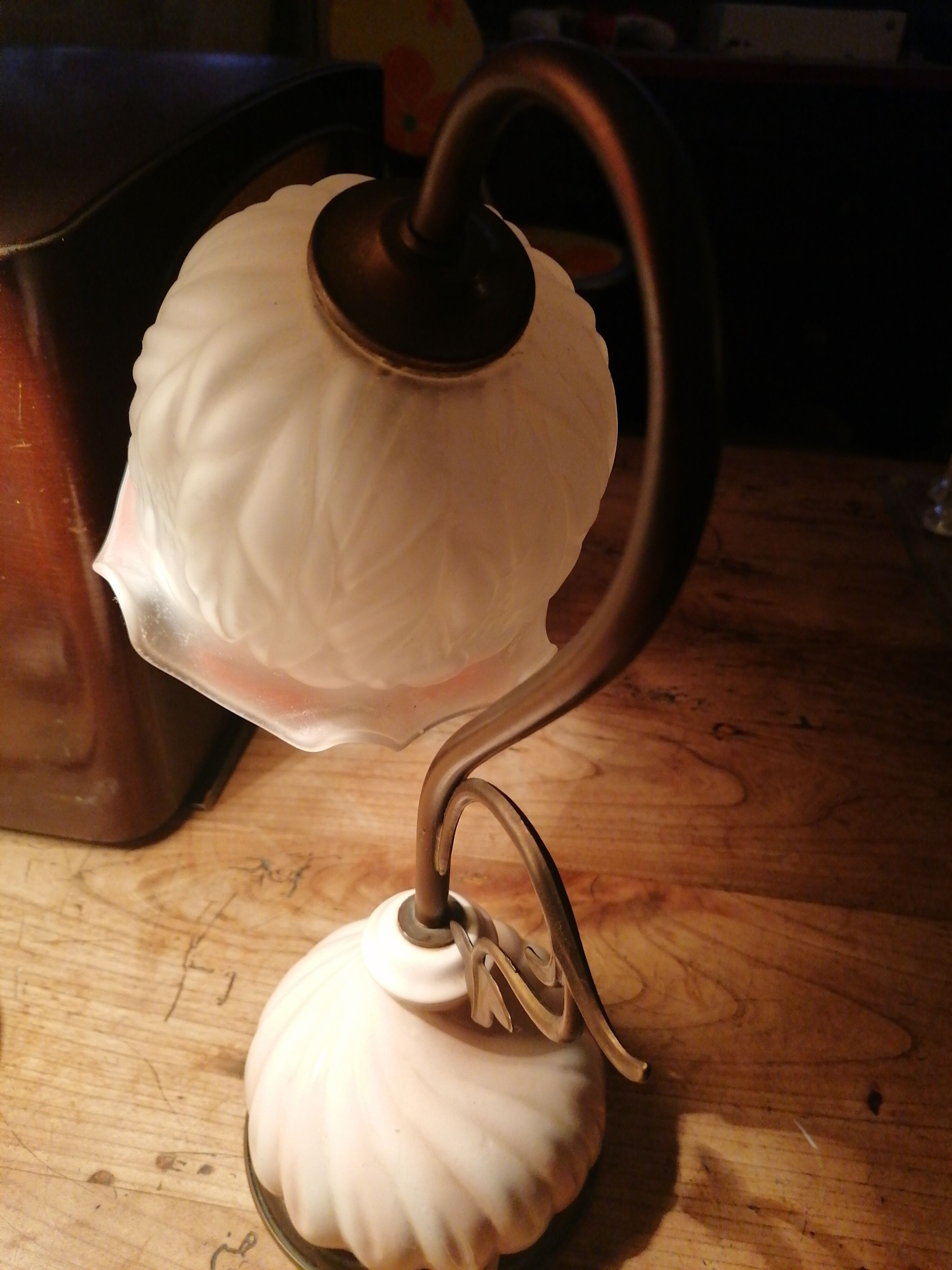 Retro lamp in brass and pink ceramic