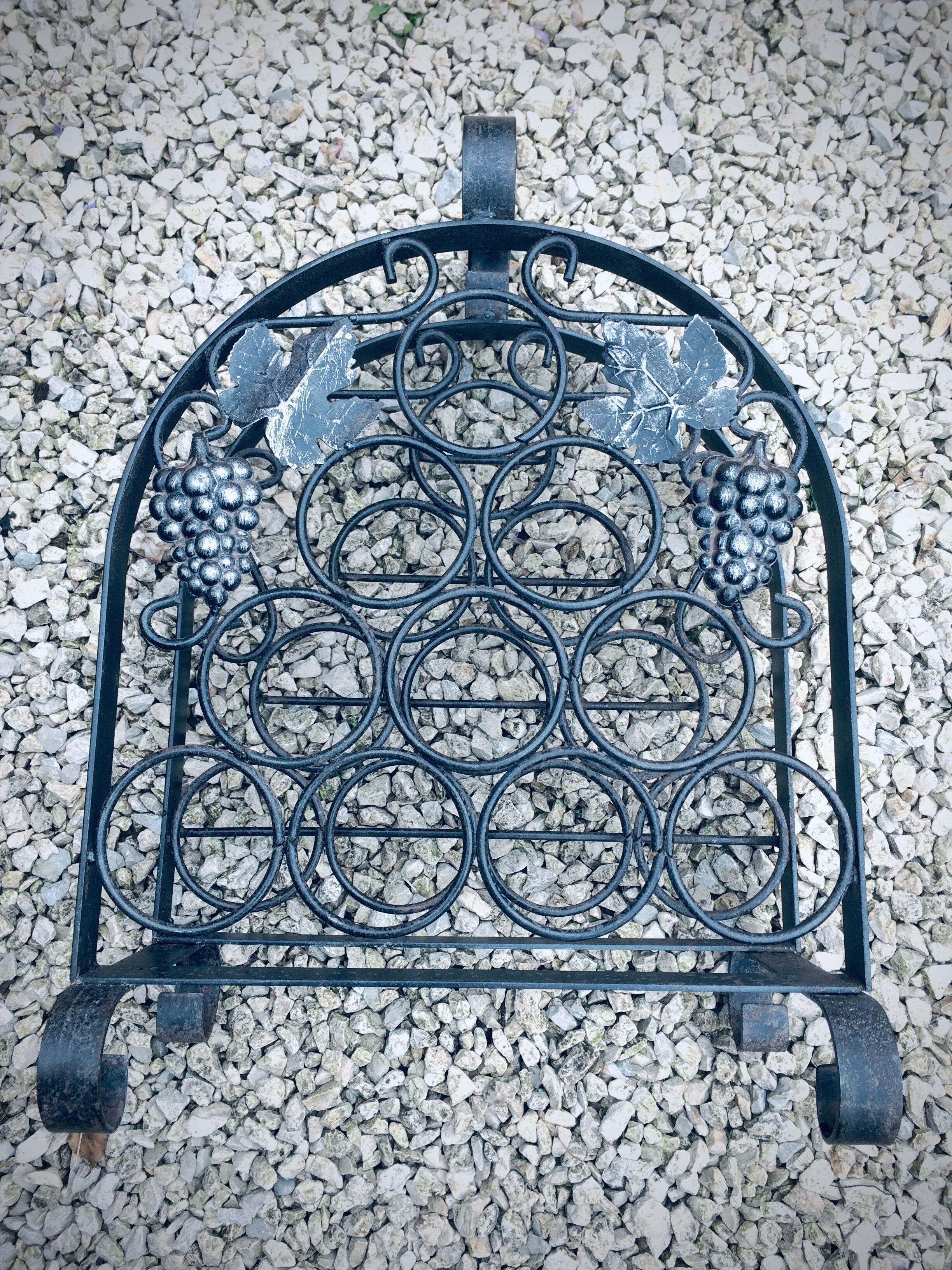 Porte-bouteille ancien en fer forgé