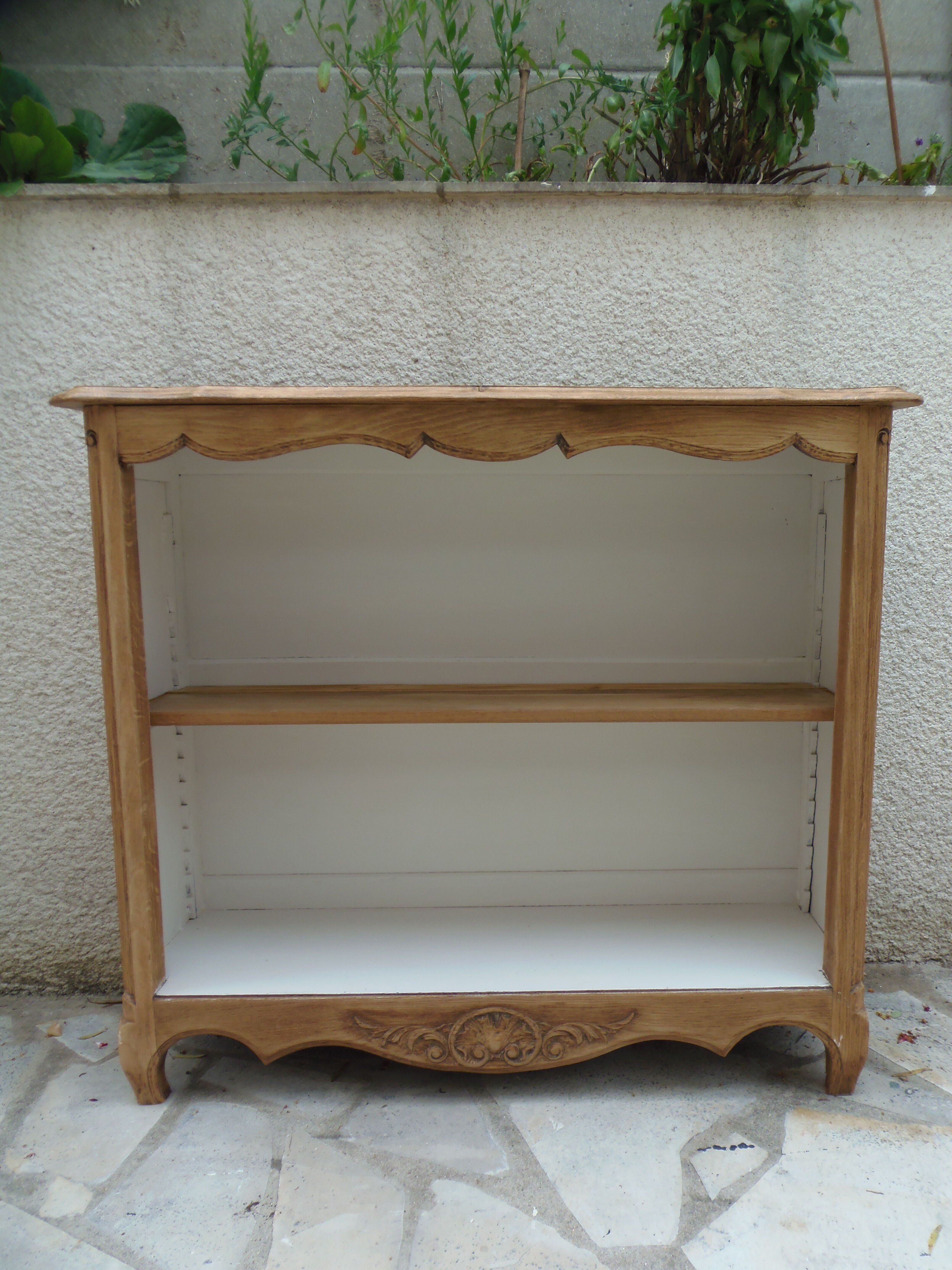 Old oak library with pearl grey interior.