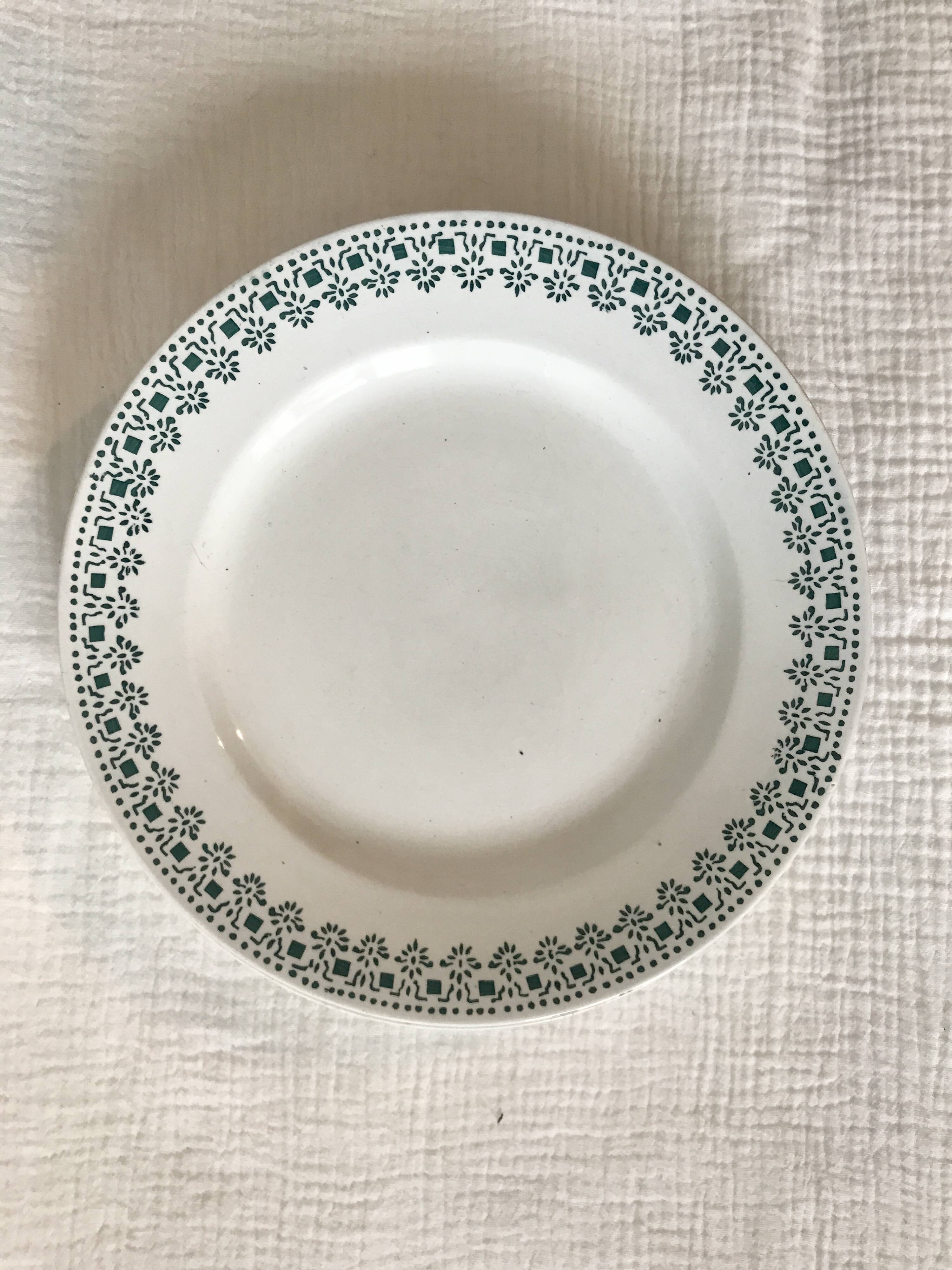 Set of 4 Terre de Fer Digoin-Sarreguemines flat plates, Ypres model