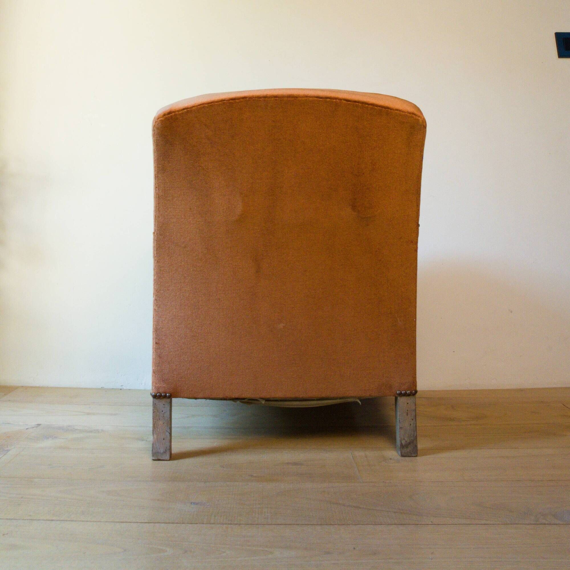 Art Deco club armchair in wood and rust brown velvet, circa 1930.