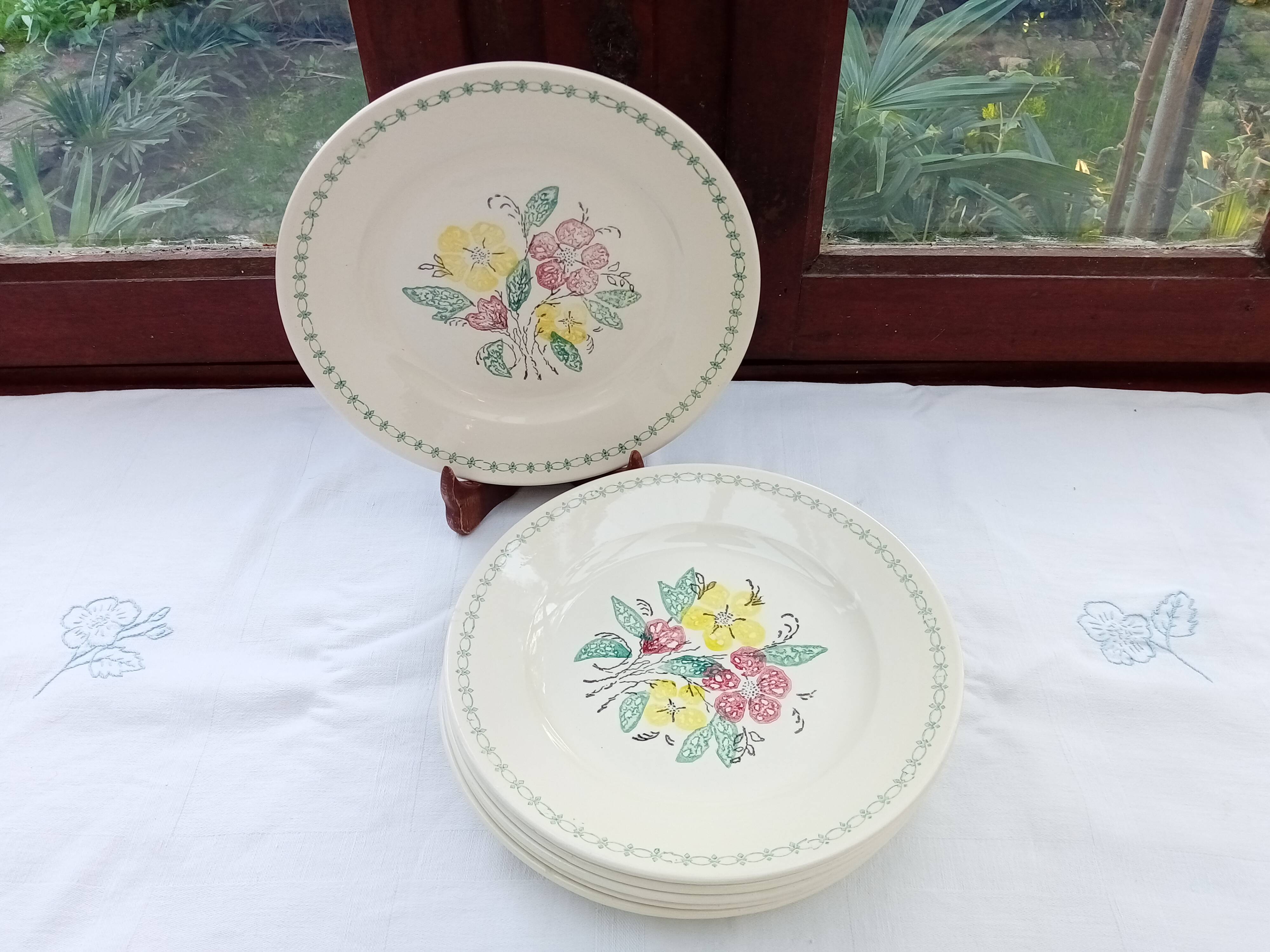 6 old flat plates