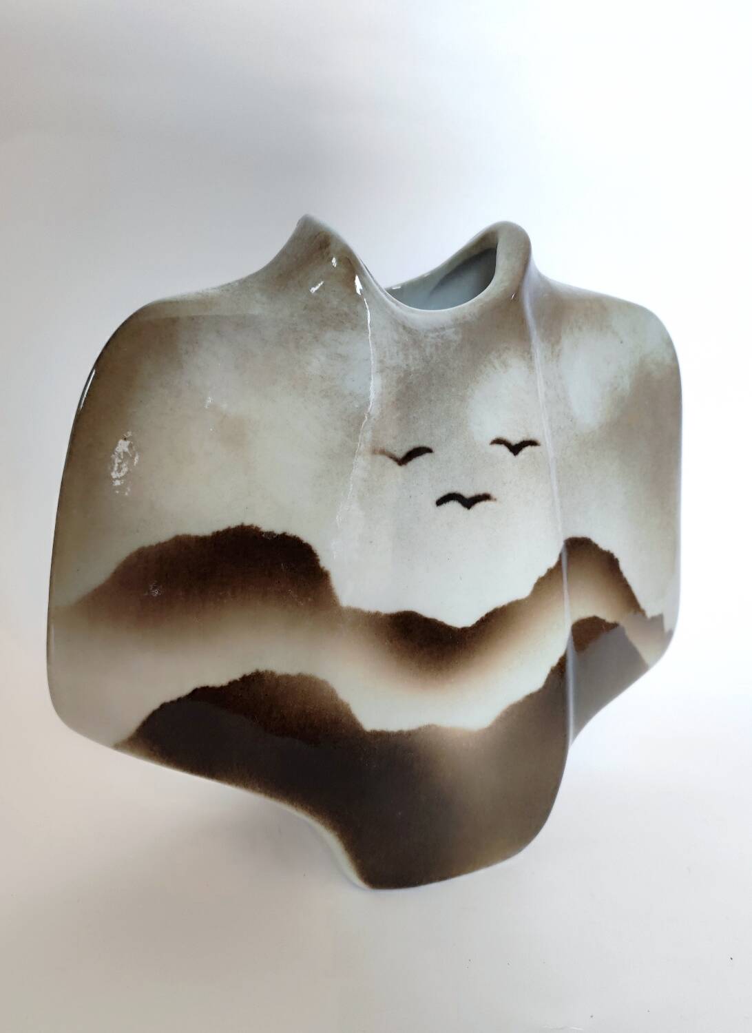 Virebent ceramic vase