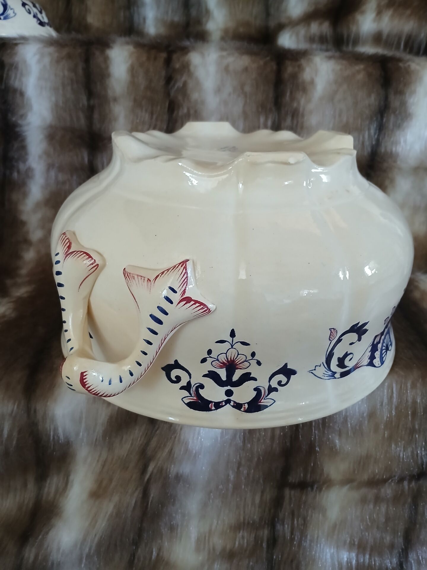 Large soup tureen in Longchamp ironstone