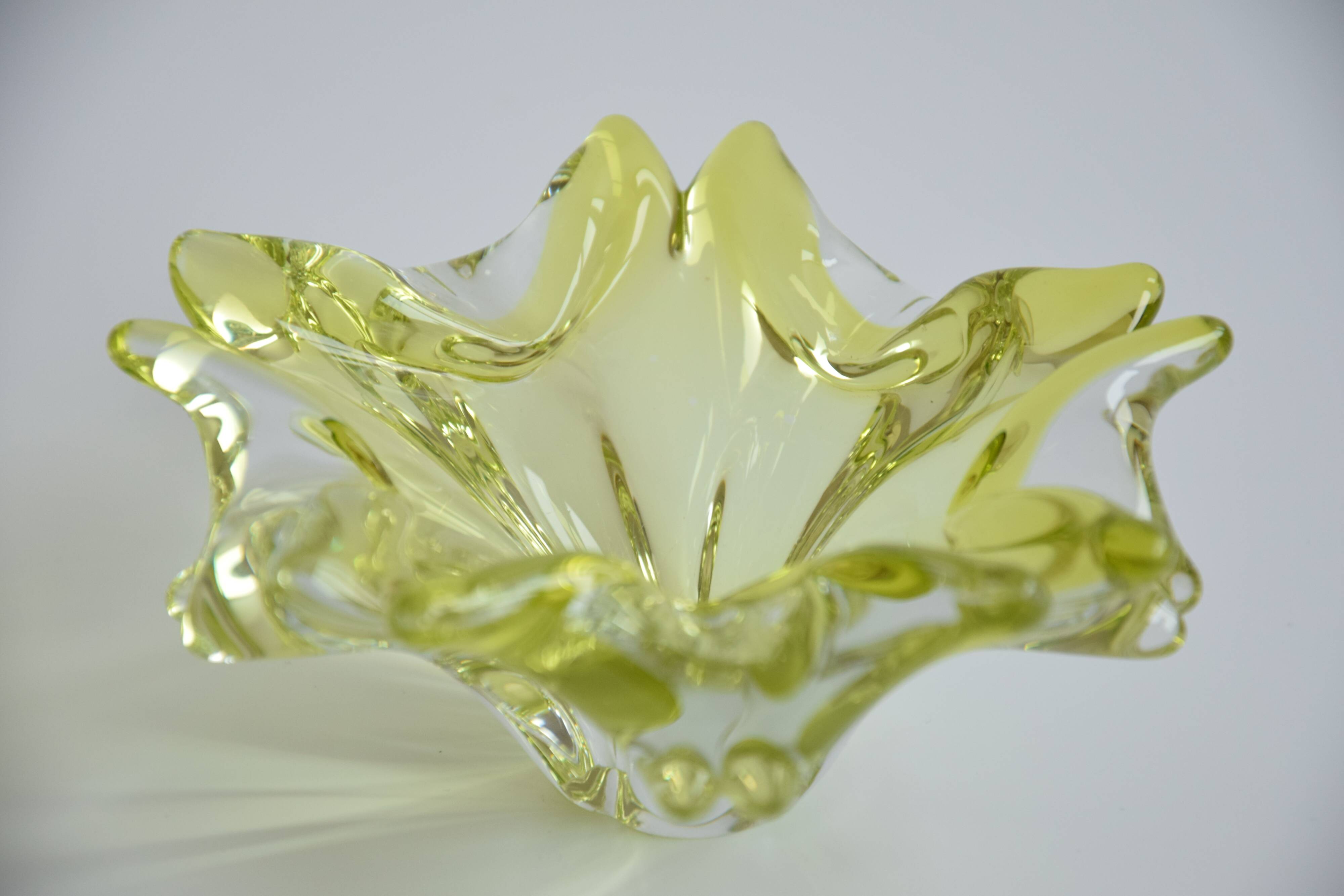 Jaroslav Taraba Art Glass Ashtray Bowl, Lednické Rovné Czechoslovakia